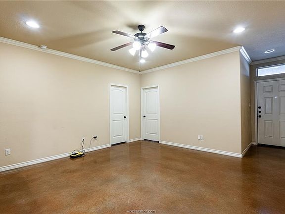 5th image of 312 Newcomb Ln