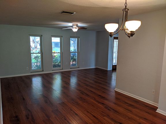 2nd image of 445 Lakeview Dr