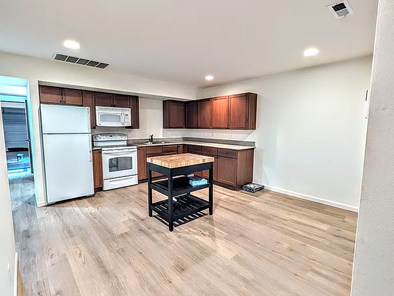 8817 Wallingford Ave N — Photo 36