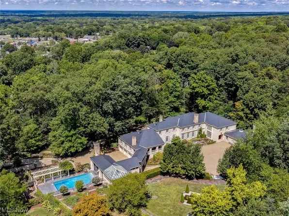 400 Hunters Hollow Dr SE, Warren, OH 44484