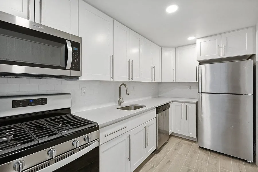 Spring Hill Apartments — Photo 2