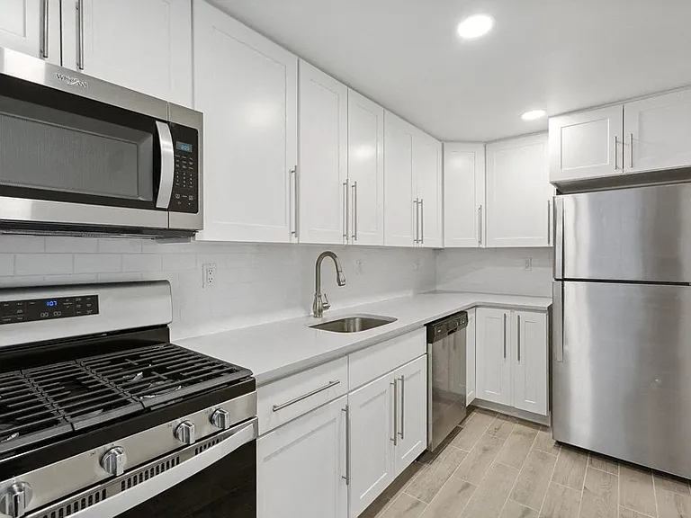 Spring Hill Apartments — Photo 2