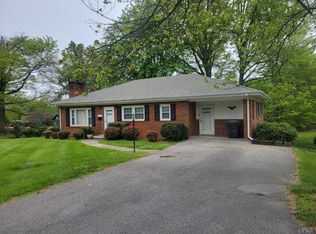 1239 Oakwood St, Bedford, VA 24523