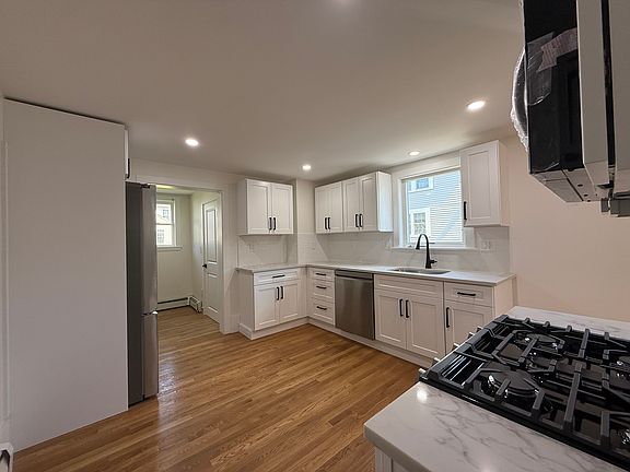 3rd image of 65 Holland St #63