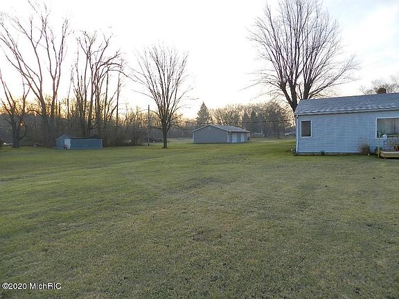4th image of 2462 E Napier Ave