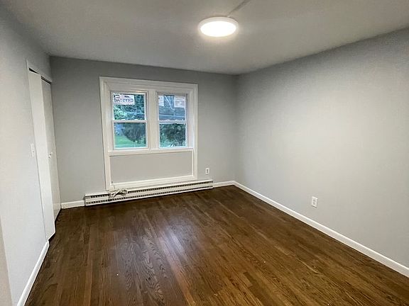 4th image of 11-15 Dickerman St #11