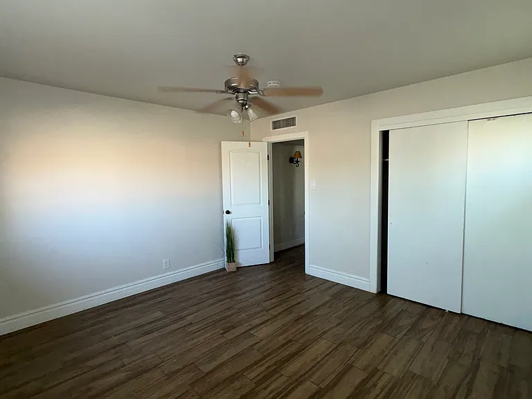 406 S Balboa Rd — Photo 8