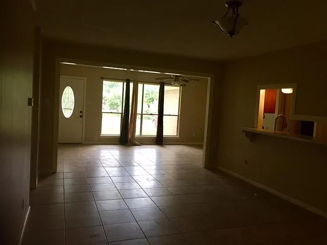 Living and Den - 1425 Highland Dr