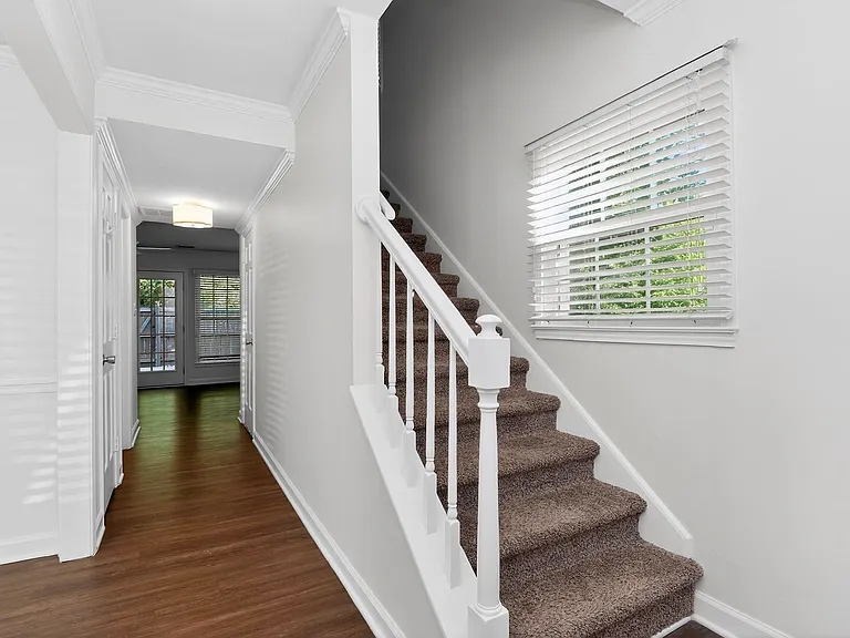 1819 Sabrina Ct — Photo 3