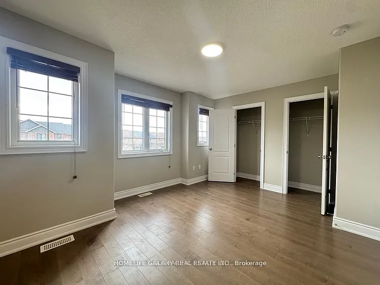 86 Nathan Cres — Photo 14