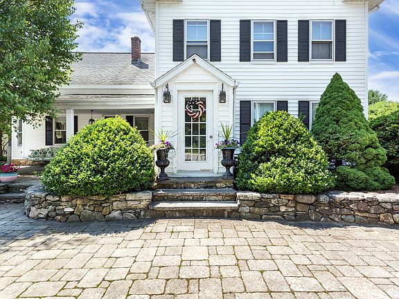 2nd image of 1322 Pond St