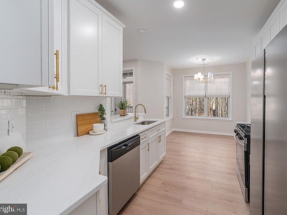 2nd image of 1302G Scottsdale Dr #173