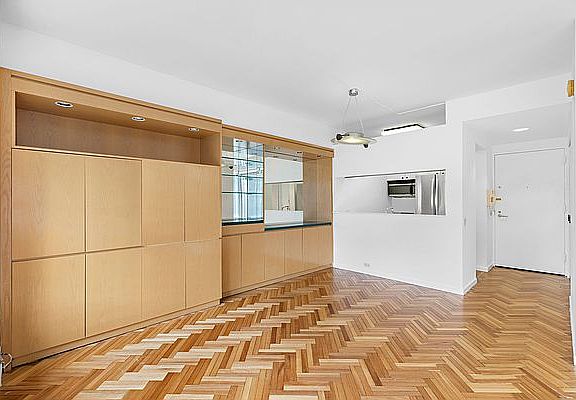 5th image of 150 W 56th St #3309