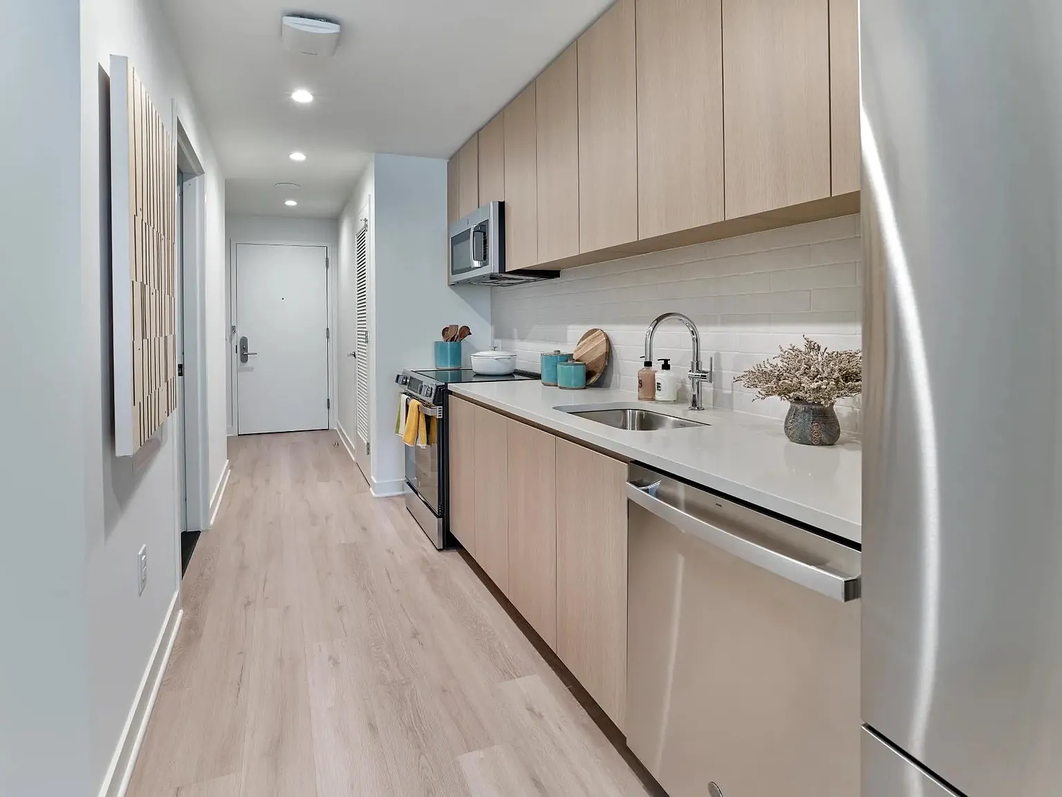 Studio, 461 sqft, $2,760 — Photo 4
