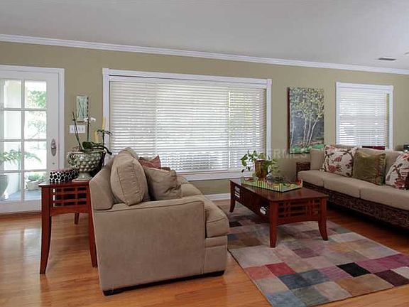 5th image of 3058 Sunset Dr