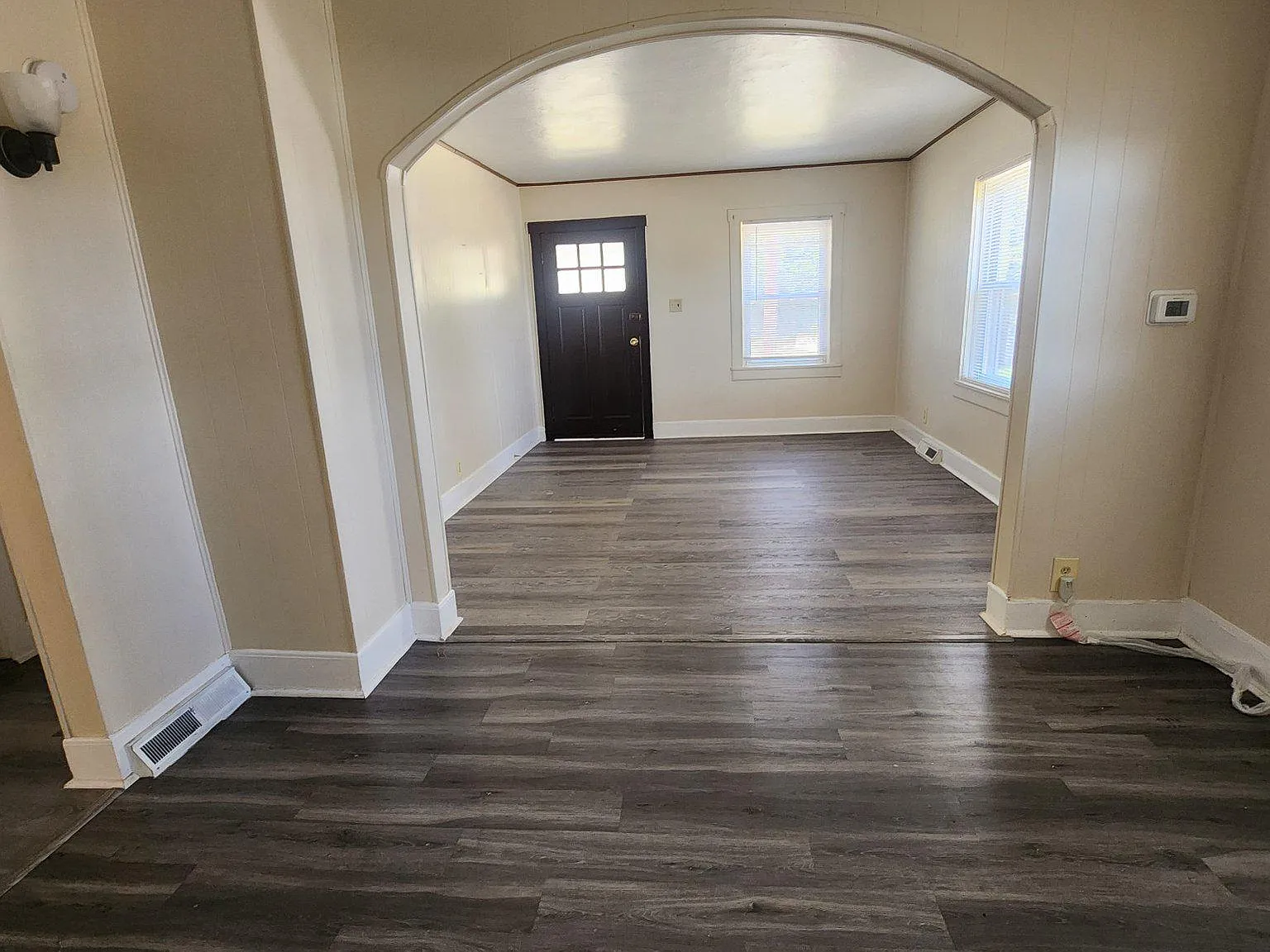 3 bed, 1.0 bath, 936 sqft, $1,800 — Photo 3