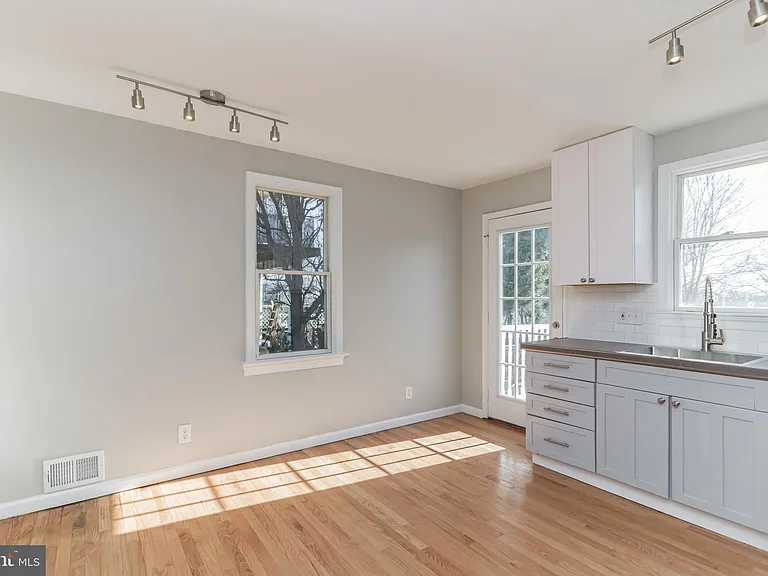 25 Birch Ave — Photo 13