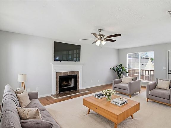 5th image of 4035 Robin Cir