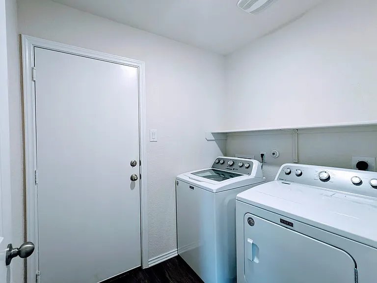 121 Dylan Dr — Photo 19