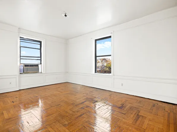 421 Crown Street image 2 of 7