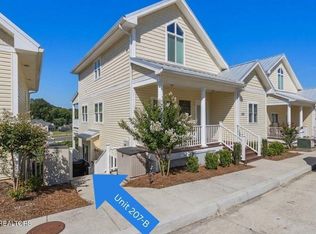 207 N Deer Village Ln, La Follette, TN 37766