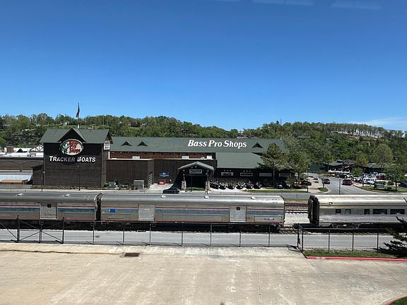 3rd image of 200 S Sycamore Street #1001