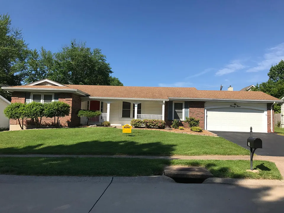 29 White Plains Dr