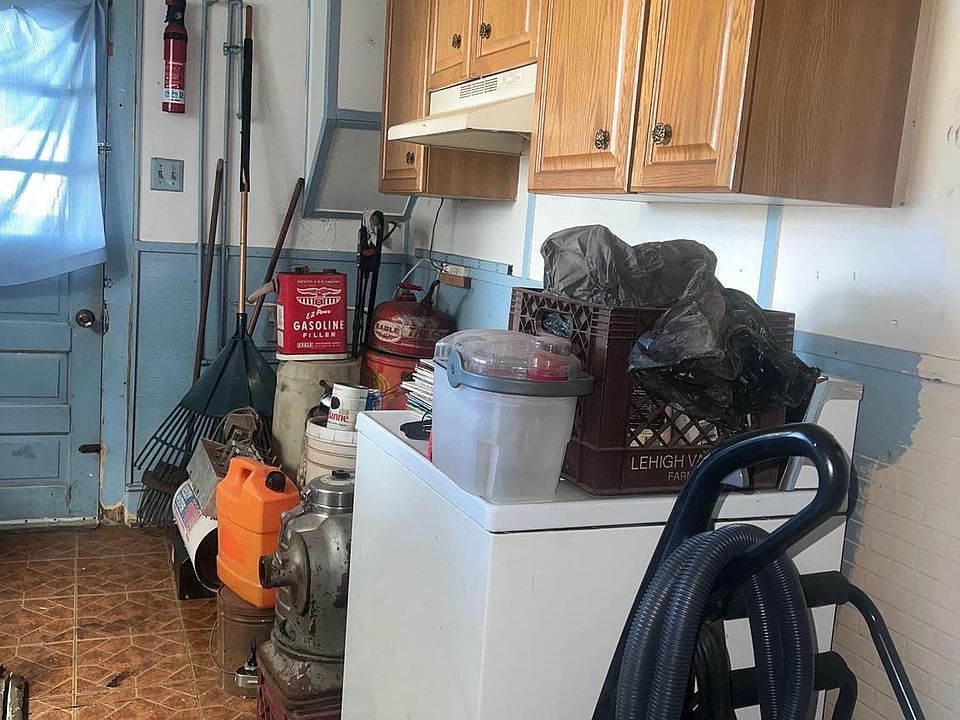 2nd image of 1404 Centre St