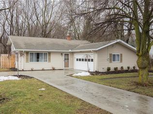 5496 Berkshire Dr, North Olmsted, OH