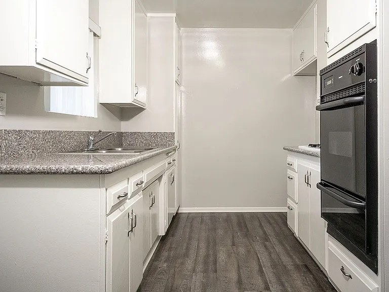 631 E Verdugo Ave — Photo 11