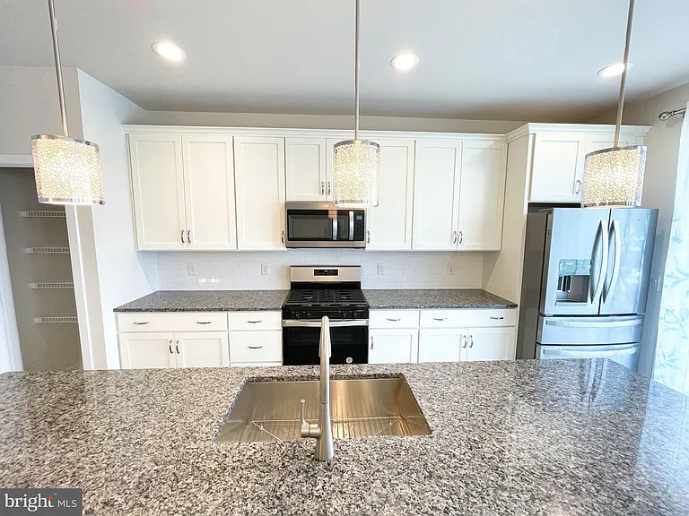 224 Lilac St — Photo 10