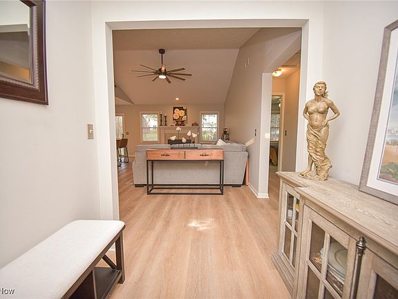4th image of 1017 Hillview Way