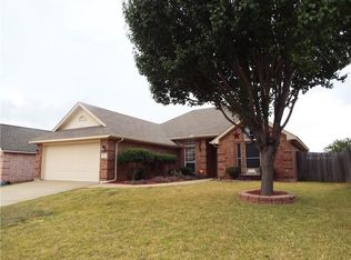 931 Rolling Meadows Dr, Burleson, TX 76028