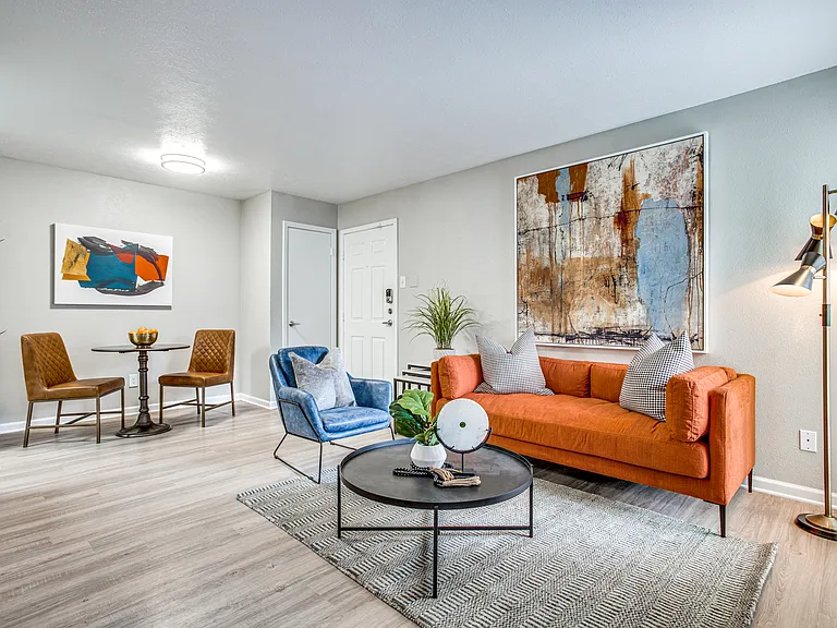 Richmond Apartments — Photo 8