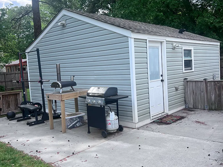 Bbq and pizza oven, entry to your cottage.