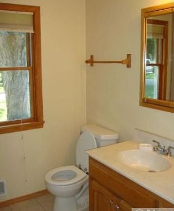 4th image of 14913 Sharon Ln