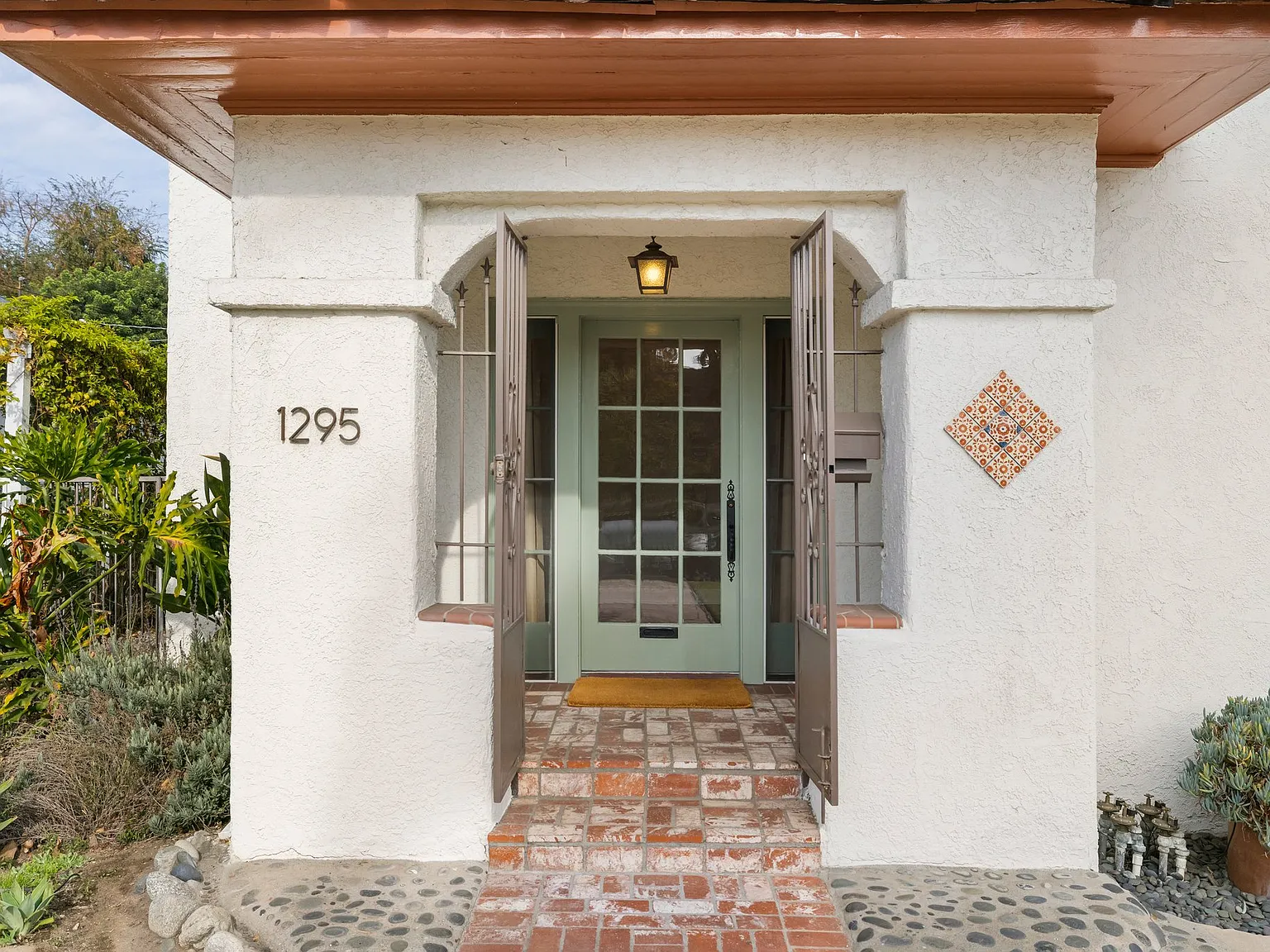 2 bed, 1650 sqft, $4,450 — Photo 2