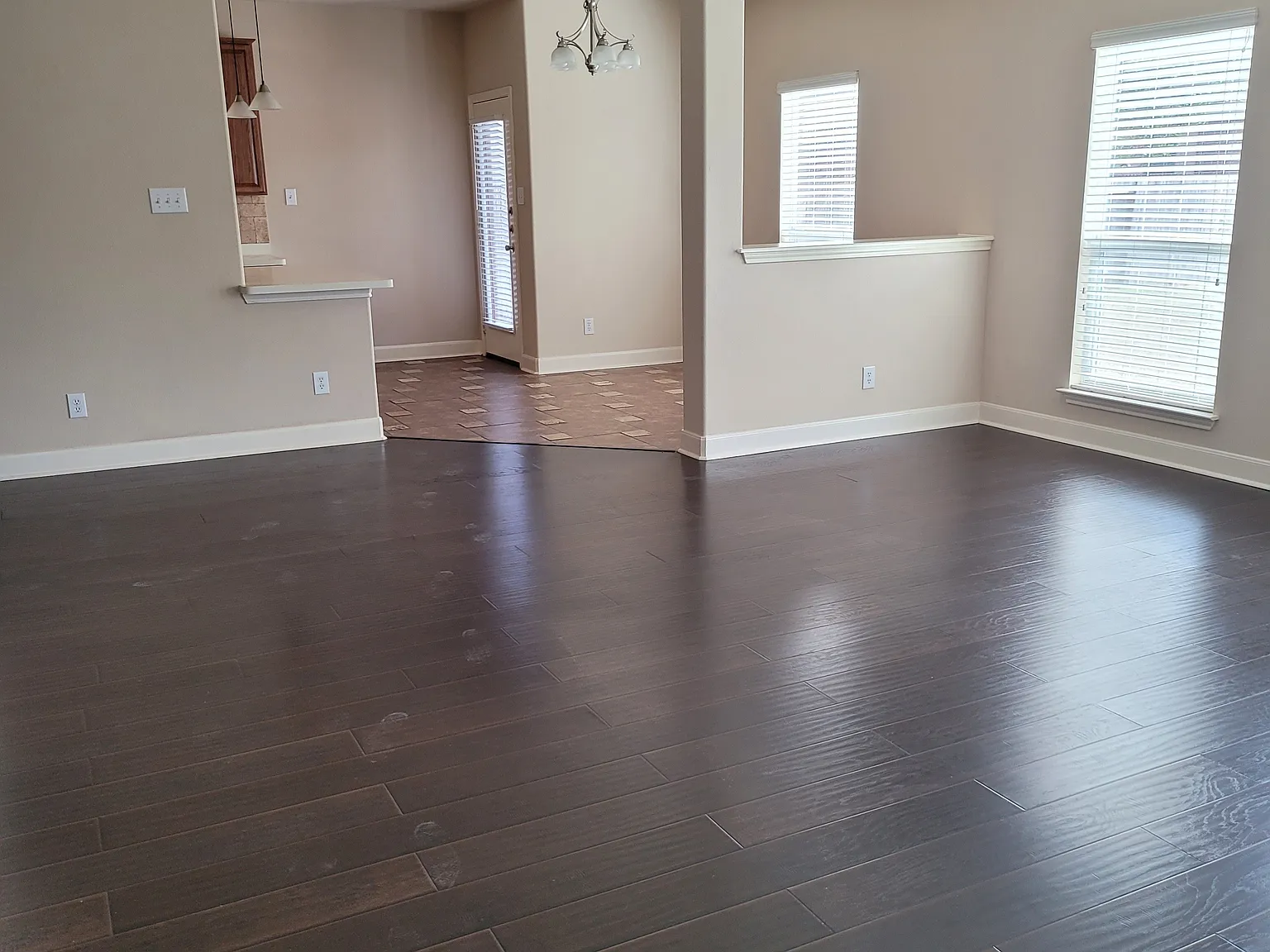 4 bed, 2.5 bath, 2363 sqft, $2,150 — Photo 3