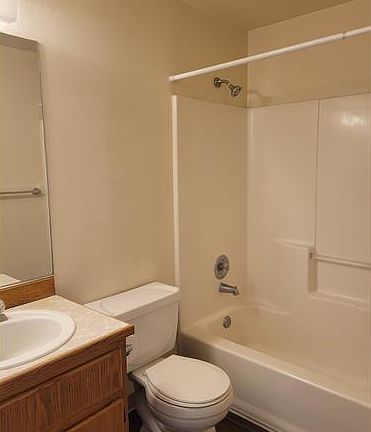 3rd image of 16814 SE 18th St