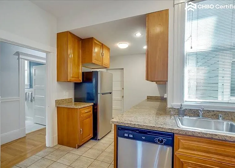 1372 Broadway — Photo 7