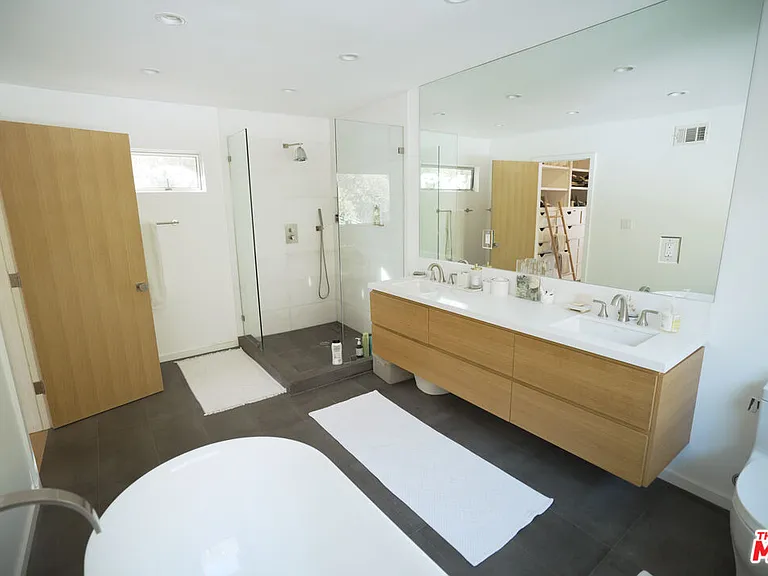 2690 Zorada Dr — Photo 28