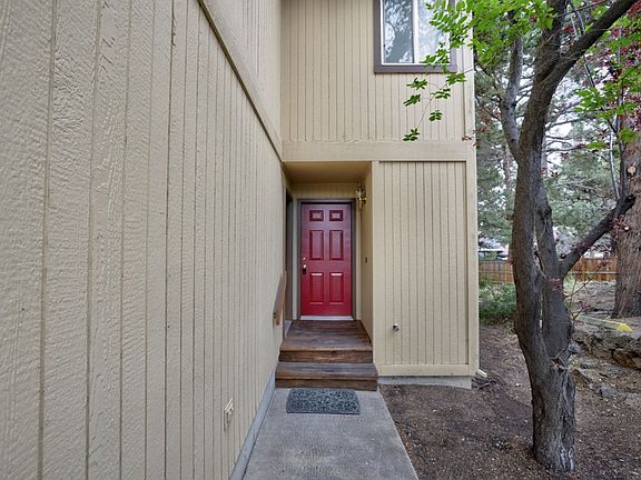 4th image of 1133 NE Hidden Valley Dr #A-d