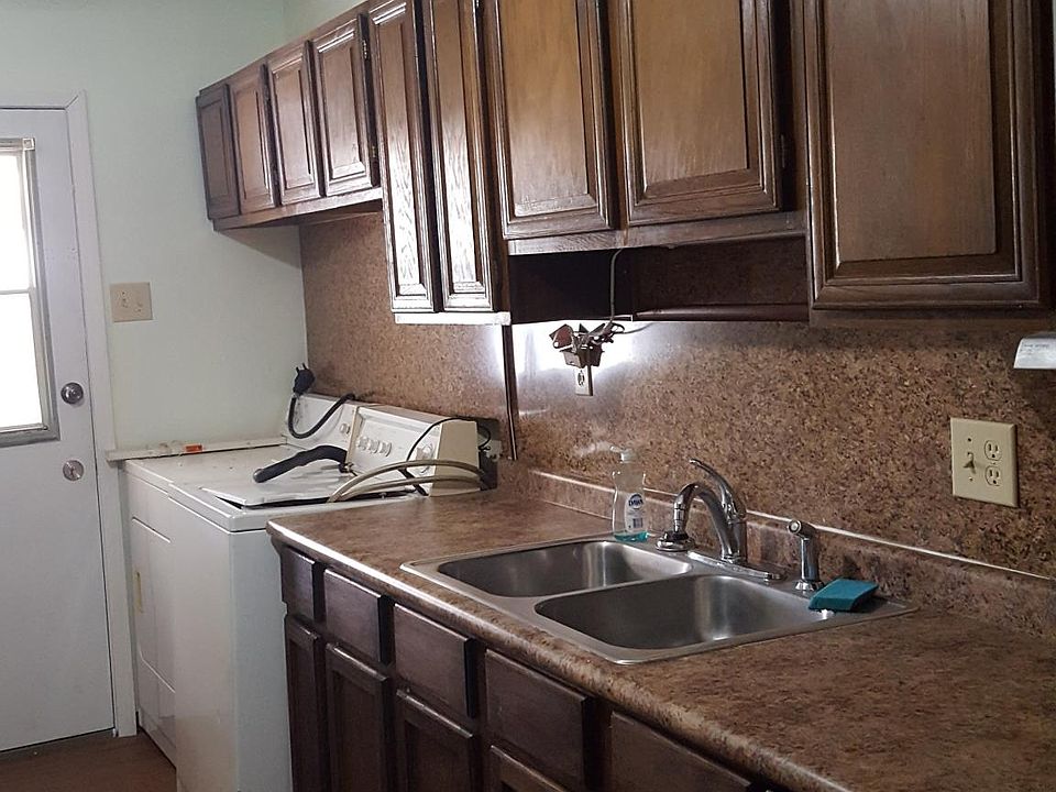 2nd image of 407 Strasbourg Dr APT B