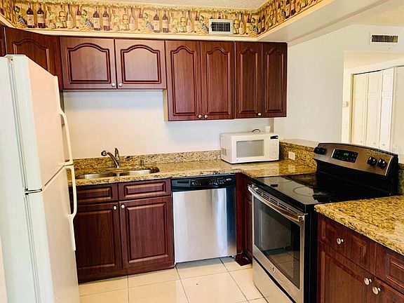 5th image of 3802 Cortez Dr APT B