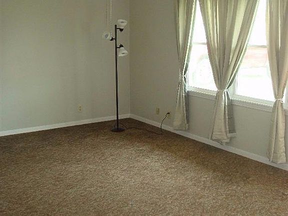 3rd image of 311 Stratford Dr