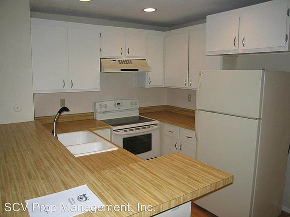 4th image of 25003 Peachland Ave Unit 213