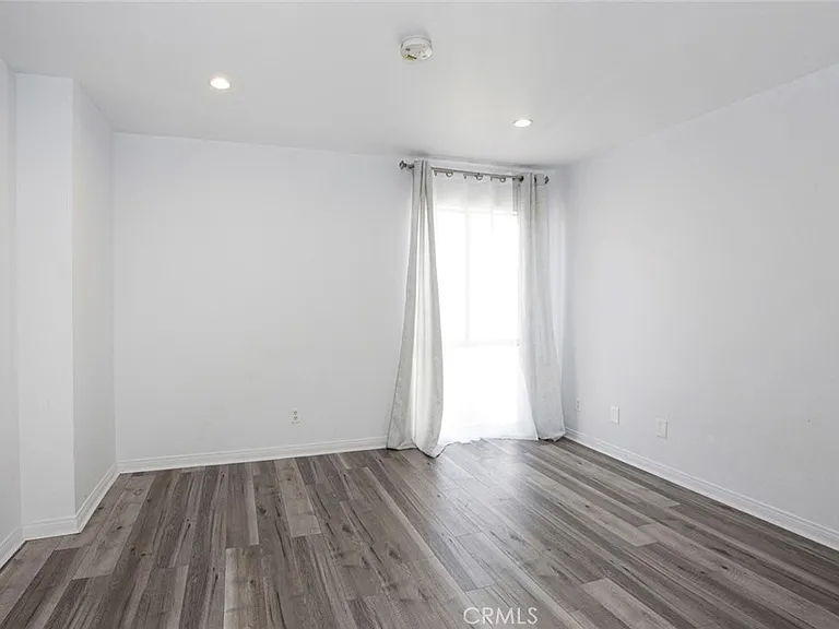 110 W Maple St #30 — Photo 28