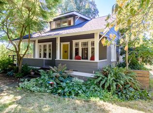 9055 Palatine Ave N, Seattle, WA 98103