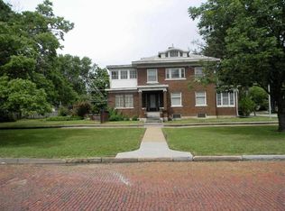 501 SW Western Ave, Topeka, KS 66606