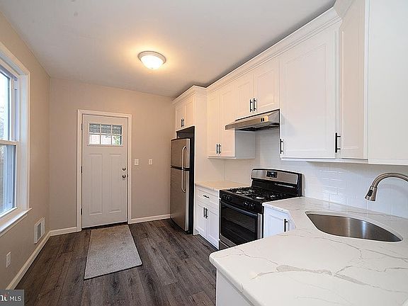 5th image of 447 W Baltimore Ave